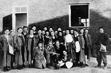 Jødiske fanger i Gęsiówka befriet af polske soldater fra bataljon Zośka. 5. august 1944