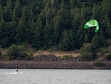 Kite surfing no Rio Columbia, Oregon.