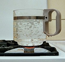 El vapor y el agua líquida son dos formas diferentes de la misma sustancia química, el agua.  