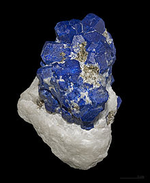 Klassiek lazuriet specimen uit het Sar-e-Sang district. Afmeting 7,4 x 5 x 5 cm.