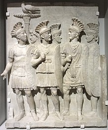 Frammento che mostra la Guardia Pretoriana, 50 d.C. circa. In tutte le fasi della Repubblica e dell'Impero i soldati a piedi in azione portavano uno scudo