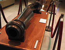 Het "Old Sacramento" kanon dat tijdens de Mexicaans-Amerikaanse oorlog in 1847 door de V.S. werd meegenomen naar het Liberty Arsenal. Het kanon werd afgevuurd door pro-slavernij mensen tijdens het Beleg van Lawrence.