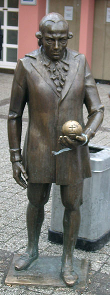 En statue af Lichtenberg i Göttingen, hvor han underviste.