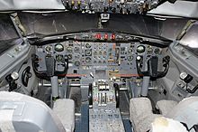 Cabina de pilotaj a unui simulator de zbor Boeing 727 la Academia Internațională de Zbor Pan Am