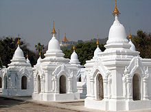 Kuthodaw Pagoda. Questo luogo ospita il libro più grande del mondo.