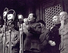 Mao Zedong 1949'da Çin Halk Cumhuriyeti'ni kurdu