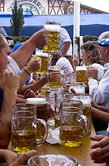 Boccali da birra, all'Oktoberfest: Contengono un litro di birra
