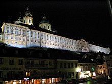 Stift Melk boven de oude stad Melk  