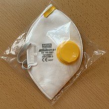 FFP-2 respirator with exhalation valve