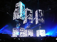 Muse esineb 10. novembril 2009 Birminghamis National Indoor Arenal "Resistance".
