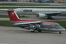 Flygplanet används fortfarande av Mesaba Airlines för Northwest Airlink.  