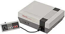 Miyamoton Super Mario Bros. tuli NES:n mukana Amerikassa. Pelin ja järjestelmän katsotaan auttaneen Pohjois-Amerikan videopeliteollisuuden uudelleen käynnistämisessä vuoden 1983 pelialan romahduksen jälkeen.  