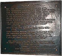 Targa in bronzo con il testo di The New Colossus di Emma Lazarus