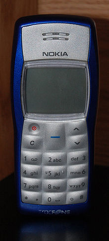 "Nokia 1100" (apie 2003 m.); tipiškas funkcinis telefonas.