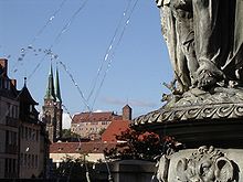 Tårnene i Saint Sebald og slottet set fra Saint Lorenz