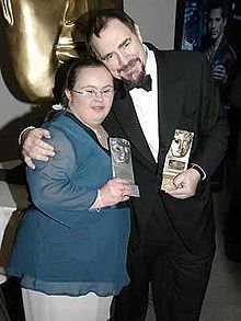 Actrița scoțiană de film și televiziune Paula Sage primește premiul BAFTA alături de Brian Cox.  
