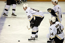 John LeClair (#10) valittiin jäseneksi vuonna 2009.  