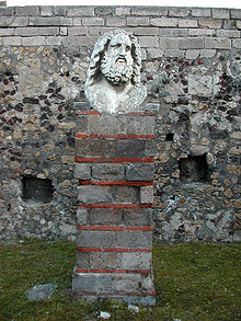 Buste af Jupiter i den nordlige ende af templet
