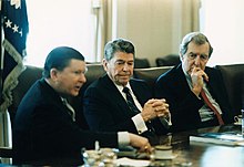 Reagan hört sich den Tower-Bericht mit John Tower und Edmund Muskie im Weißen Haus an, Februar 1987