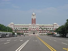 Gedung Kepresidenan berada di Distrik Jhongjheng, Kota Taipei.