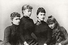 Alix og hendes søstre (fra venstre til højre) Irene, Victoria , Elisabeth og Alix
