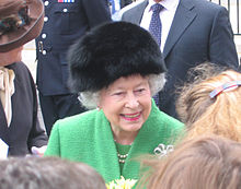 Dronning Elizabeth på en "walkabout" for at møde offentligheden  