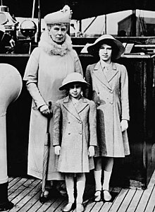 Prinsesse Elizabeth med dronning Mary og prinsesse Margaret  