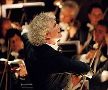 Sir Simon Rattle dirigeert het Berlijns filharmonisch orkest  