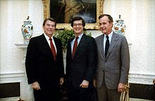 Manafort z Ronaldem Reaganem i George'em H. W. Bushem