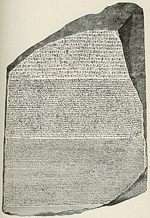 V sredini 19. stoletja je Encyclopædia Britannica vključevala pomembne raziskave, kot je članek Thomasa Younga o Egiptu, ki je vključeval prevod hieroglifov na Rosettskem kamnu (na sliki).