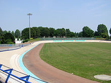 En el Vélodrome de Roubaix se disputan los últimos 750 metros de la carrera  