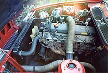 Podélný řadový šestiválec ve voze Rover 2300  