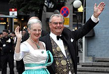 Taani kuninganna Margrethe II (vasakul) ja tema lahkunud abikaasa, prints Henrik (paremal).