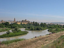 Guadalquivir na poti skozi Córdobo.