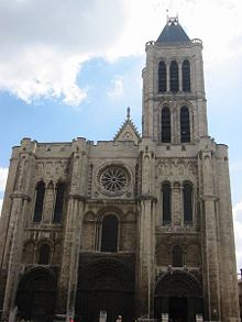 Front der Basilika St. Denis (im Juli 2002)