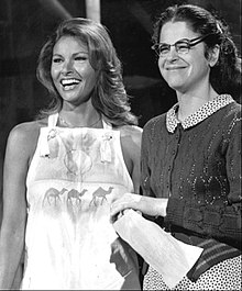 Welch Saturday Night Live -ohjelmassa vuonna 1976 Gilda Radnerin kanssa.  