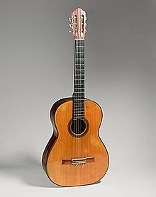 Hermanno Hauserio gitara, 1937 m., Miunchenas. Andreso Segovijos koncertinė gitara nuo 1937 m. iki 1962 m. Salobrenjos markizės Emilitos Segovijos dovana, 1986 m., dabar saugoma Metropoliteno meno muziejuje.