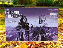 Cartel para la obra La mano izquierda de la oscuridad en la Universidad de Oregón, Eugene