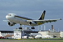 1980年，新加坡航空公司的空客A300B4-200在范堡罗航展上。