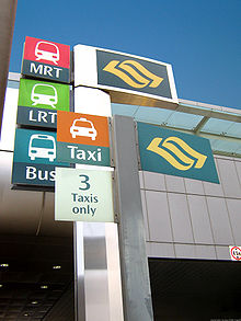 Il sistema di autobus, MRT, LRT e taxi costituiscono il sistema di trasporto pubblico di Singapore.