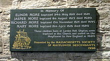 Targa Mayflower nella chiesa di St. James a Shipton, Shropshire che commemora il battesimo dei bambini More. Foto per gentile concessione di Phil Revell