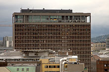 Den norske statsministers kontor med sprængte vinduer kort efter eksplosionen.
