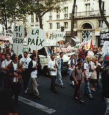 Paris'te nükleer silah denemelerine karşı gösteri, 1995