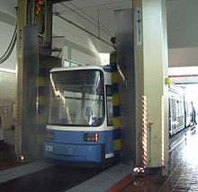 Gantry car wash for trams
