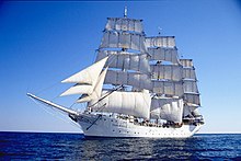 Le grand navire Christian Radich à la voile