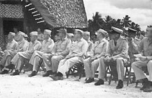 Allierede kommandanter samles på Guadalcanal i august 1943 for at planlægge det næste allierede angreb mod japanerne på Salomonøerne som led i Operation Cartwheel.  