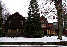 147 Park Avenue, Саранак Лейк. Олдрич го нарича "Дикобразът", защото има толкова много добри страни. "Лечебните поршета" са от другата страна на къщата. Днес тя е място за нощувка и закуска.