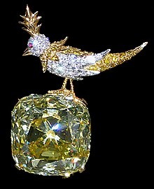 Žlutý diamant Tiffany, 128karátový kámen vybroušený do upraveného polštářovitého tvaru s 90 fasetami namísto 57 nebo 58 faset standardního briliantového brusu. Kámen objevený v roce 1878 nebyl nikdy prodán.