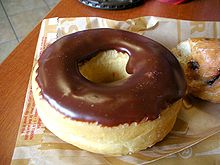 O gogoașă Tim Hortons cu ciocolată