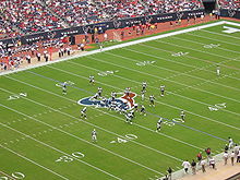 NFLのTennessee Titans(青)とHouston Texans(白)の試合。